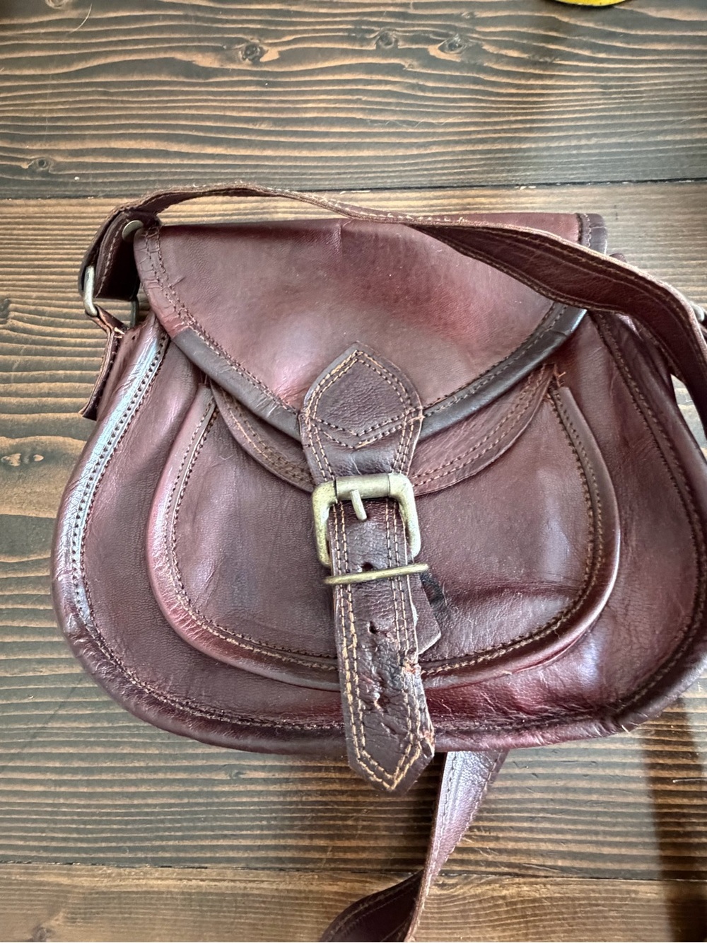 Vintage-Style Women’s Leather Saddle Bag in Burgundy
